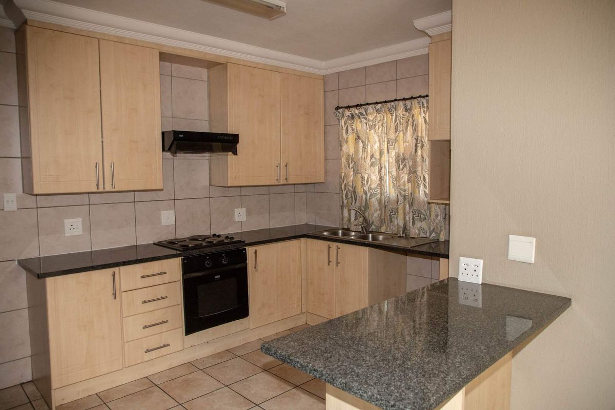 Exceptional Duplex 3 Bedroom Townhouse for Sale - Comfort-  Stylish - Photo 5