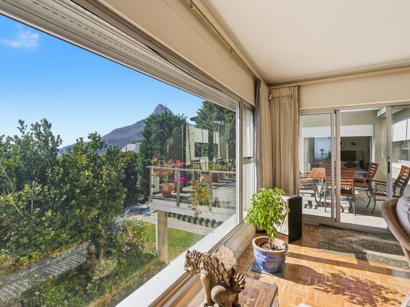 A Camps Bay home with seamless views to add your own touch to - Photo 10
