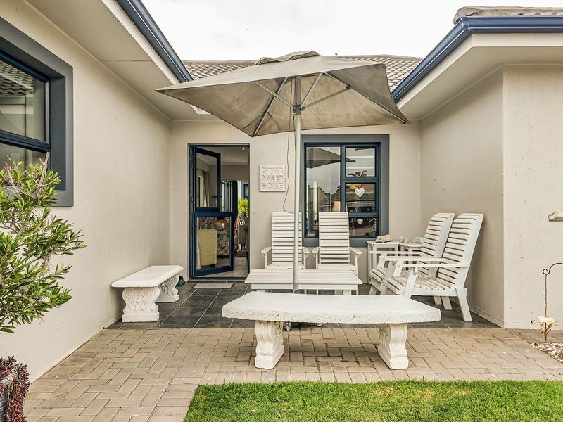 Embrace modern comfort in Diaz Beach retirement village - Photo 4