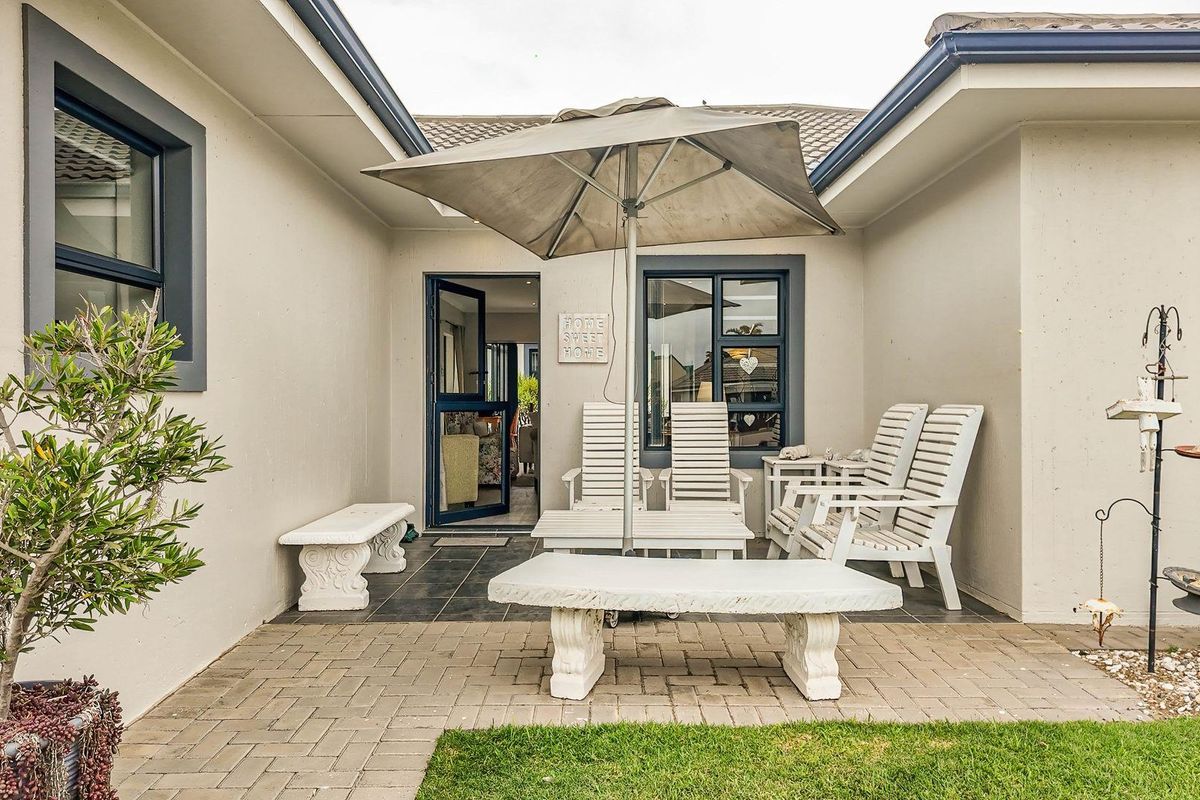 Embrace modern comfort in Diaz Beach retirement village - Photo 4