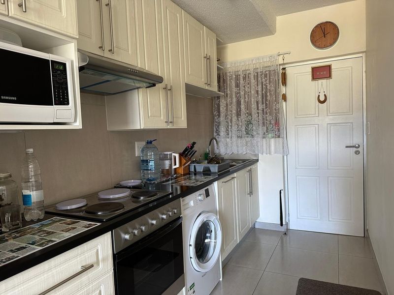 Bachelor Flat For Sale in Auas Hills Retirement Village - Photo 3