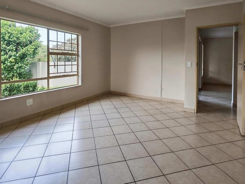 3Bedroom / 2Bathroom / 2Garage Simplex! - Photo 7