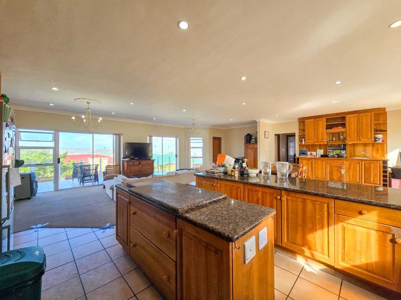 Facebrick family home for sale in Stilbaai-Wes. - Photo 8