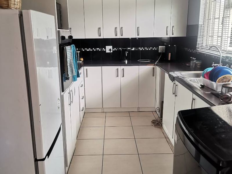 For sale  Spacious Townhouse for Sale in Walvis Bay - Photo 3