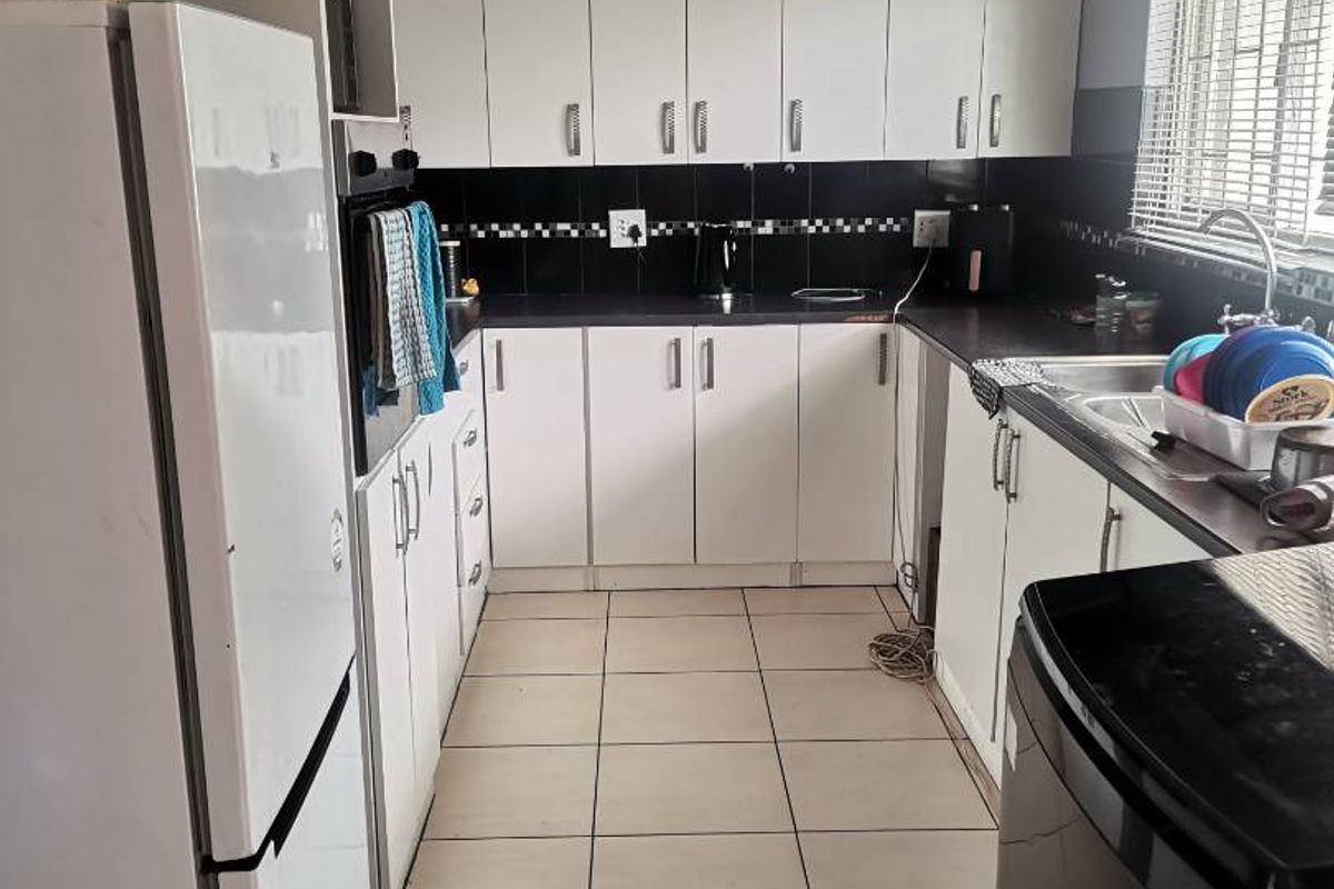 For sale  Spacious Townhouse for Sale in Walvis Bay - Photo 3