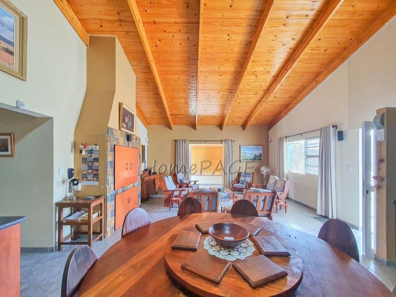 Ext 6, Henties Bay:  4 Bedr home with 4-car Garage is for Sale - Photo 5