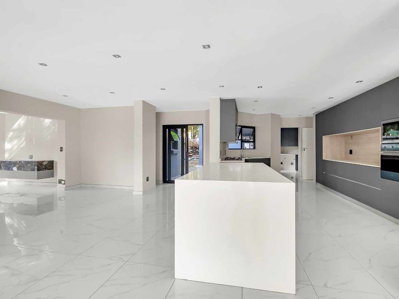 4 Bedroom House for Sale in Dainfern Golf Estate - Photo 7