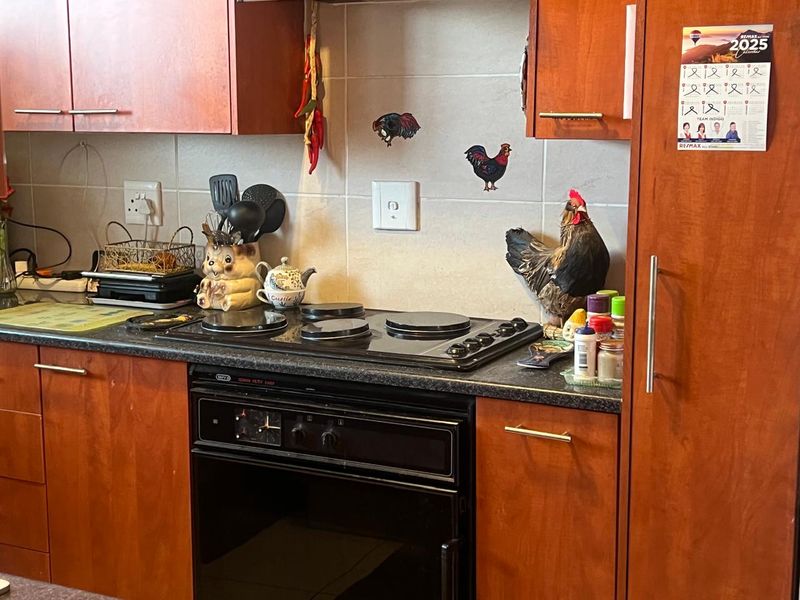 This lock up and go upstairs unit is up for grabs in a lovely complex. - Photo 4