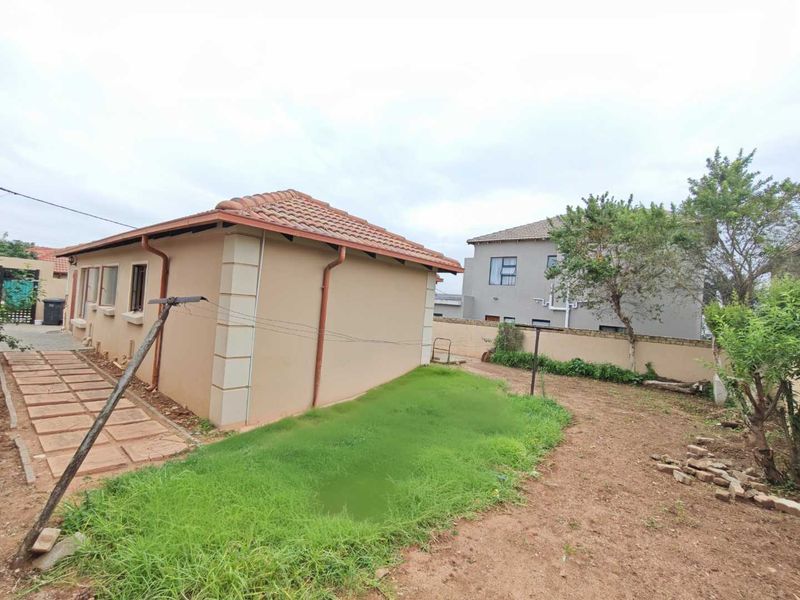 3 Bedroom House for Sale in Cosmo City - Photo 4