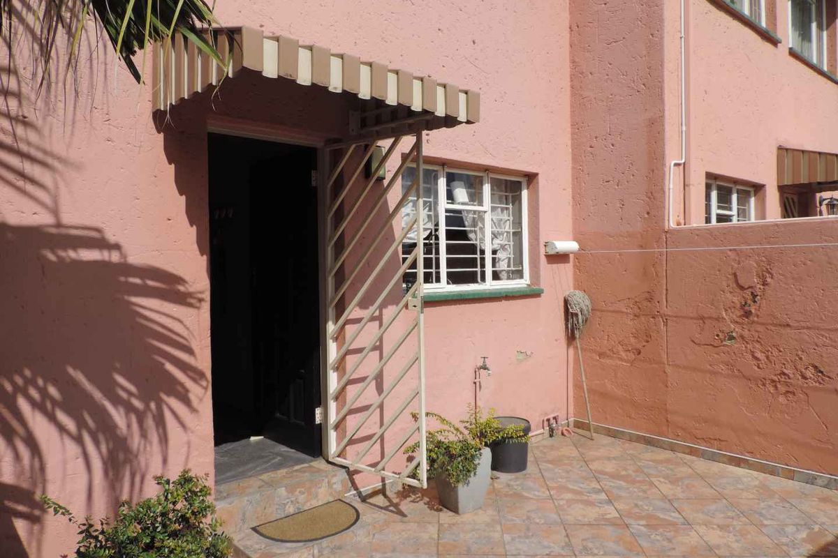 Two bedroomed duplex in secure Complex - Photo 3