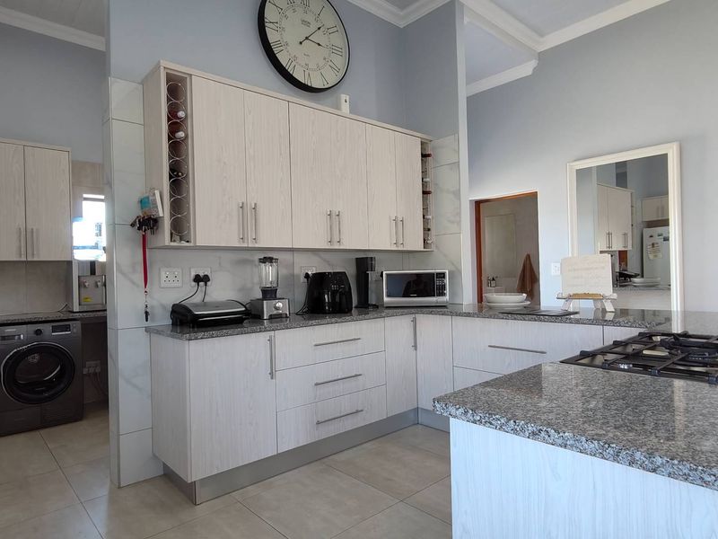 Architectural Marvel in Wildlife Development on the Garden Route - Photo 5