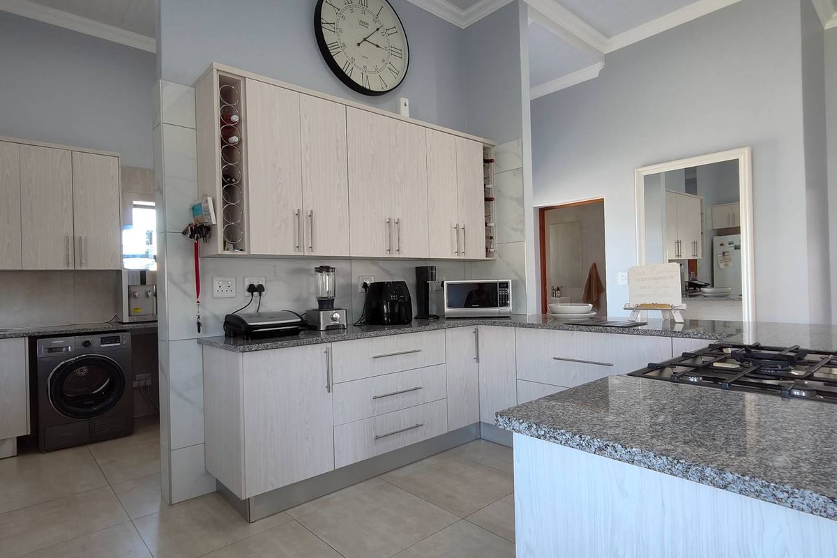 Architectural Marvel in Wildlife Development on the Garden Route - Photo 5