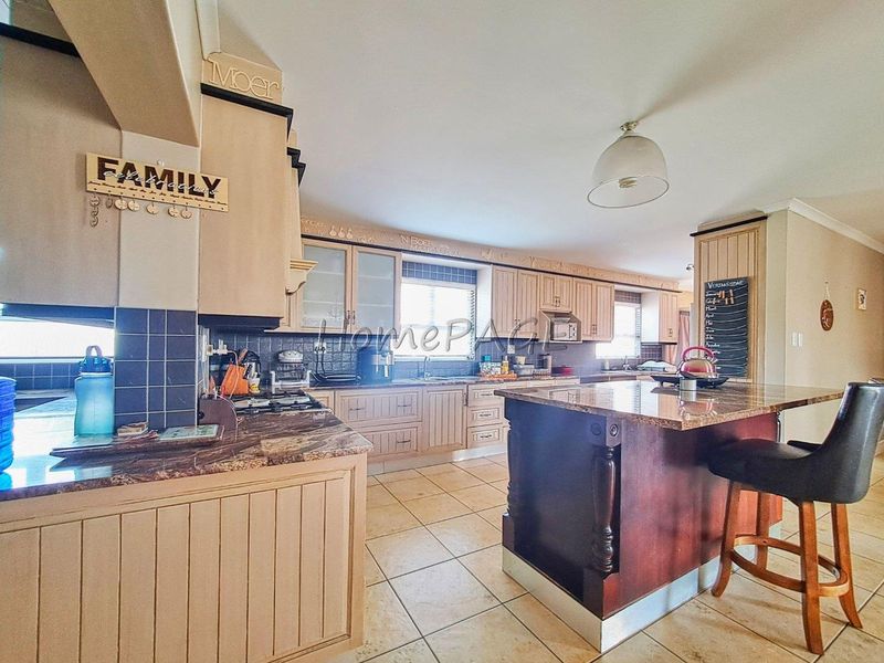 Central, Walvis Bay:  Spacious, Attractive 4 Bedroom home in popular area - Photo 8