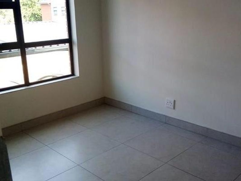 Large Garden Apartment For Sale in Modderfontein - Photo 10