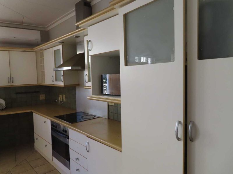 In the heart of Klein Windhoek but needing attention - Photo 8