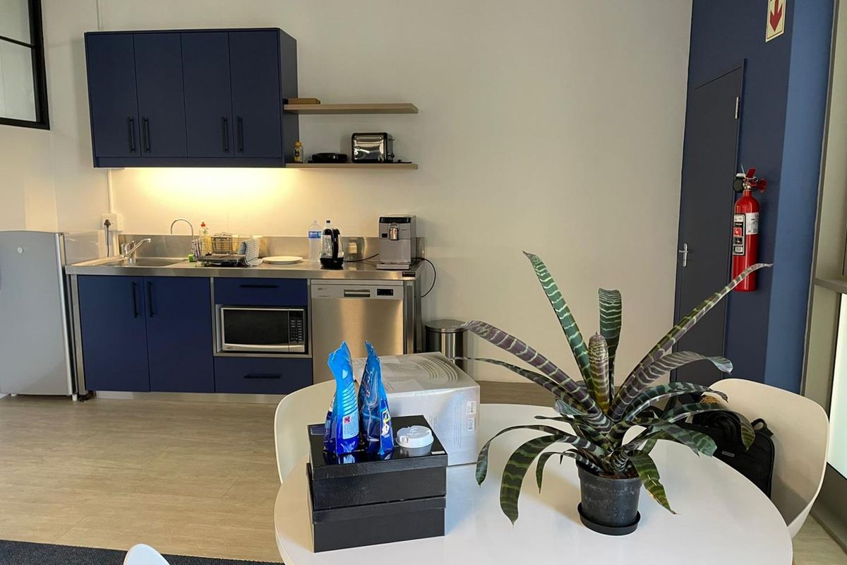 213.7m2  to Let | Southern Suburbs - Photo 4