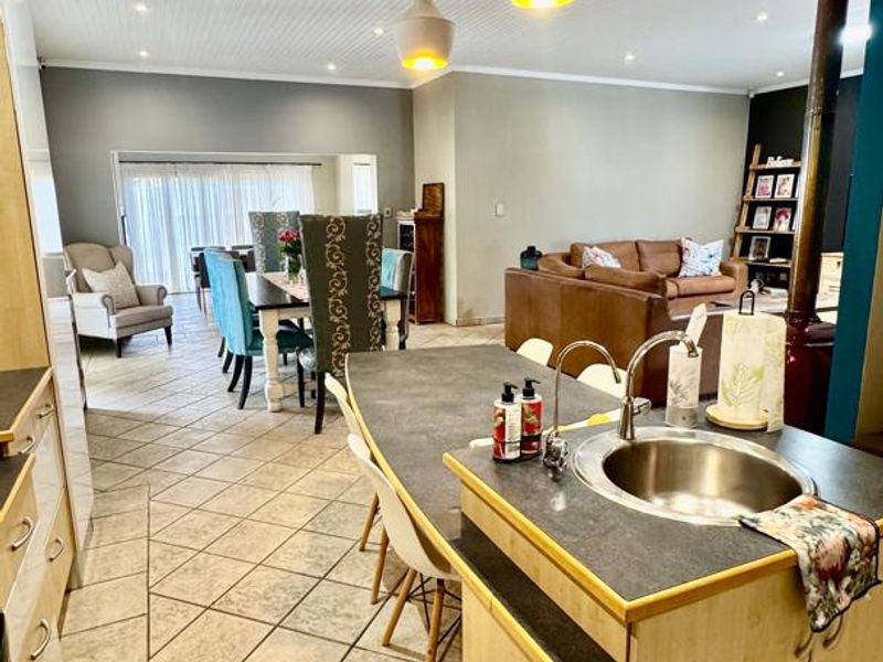 Discover Comfort & Style at Windhoek Country Club Estate - Photo 10
