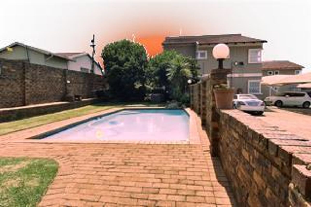 Fantastic lock up and go. Suite single or couple. - Photo 2