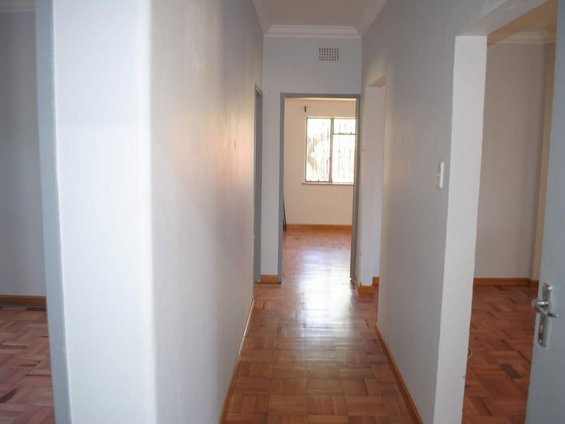 Old but neat 3 Bedroom house to rent - Photo 5