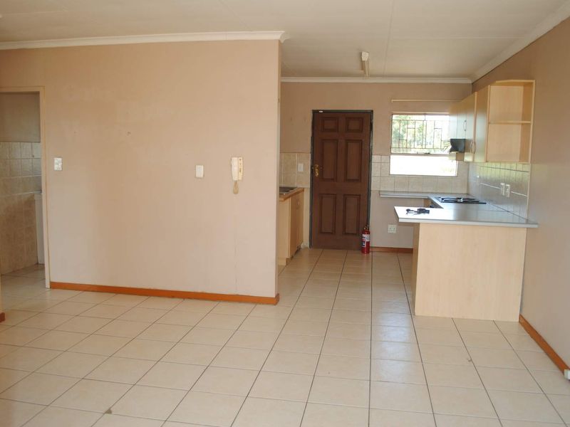 Neat Face-Brick Townhouse 2 Bedroom with Car port - Photo 8
