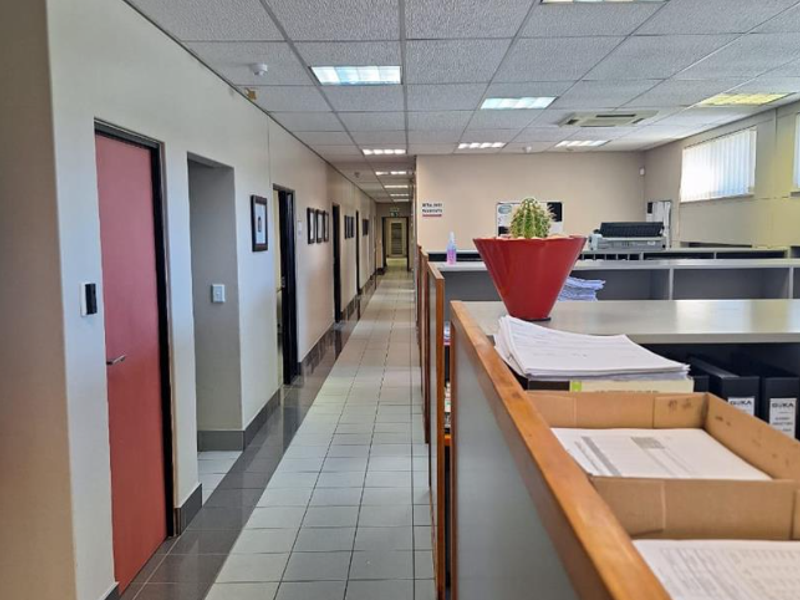 Office and Warehouse in best location Windhoek Central - Photo 2