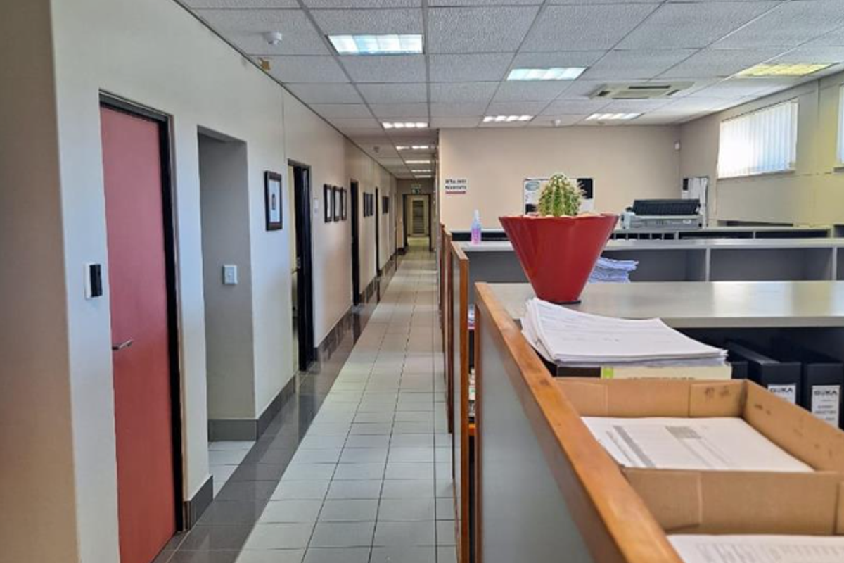 Office and Warehouse in best location Windhoek Central - Photo 2