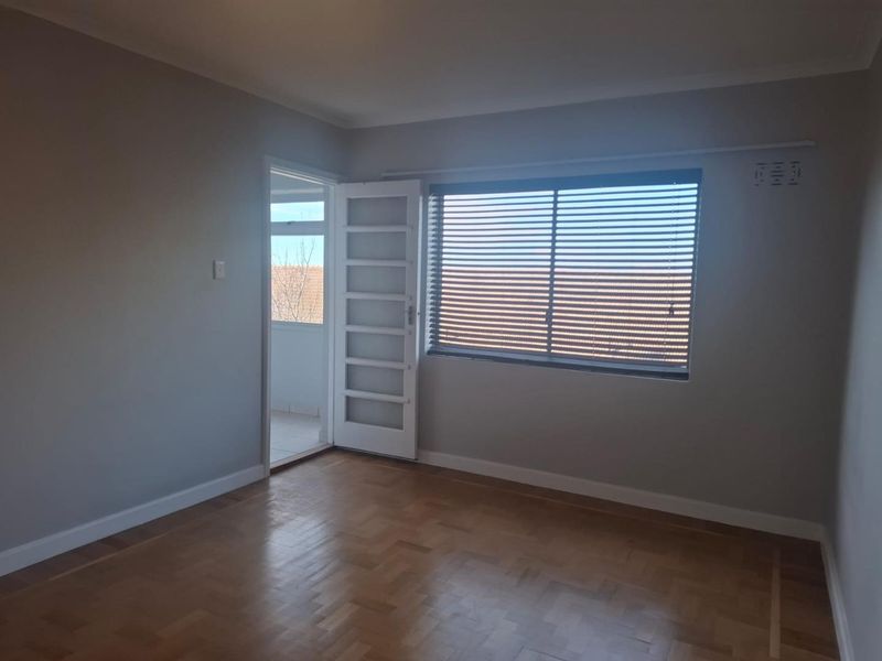 Renovated 2 bedroom UNFURNISHED unit - Photo 8