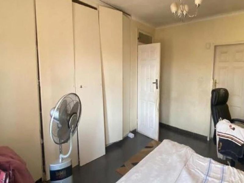 Large family home - Photo 9
