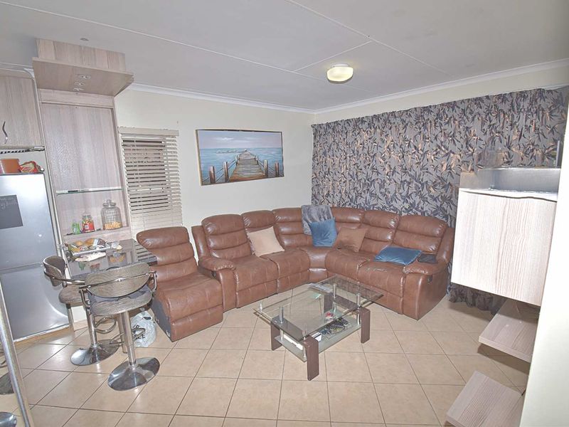 Charming 2-Bedroom Home – Perfect for First-Time Buyers - Photo 3
