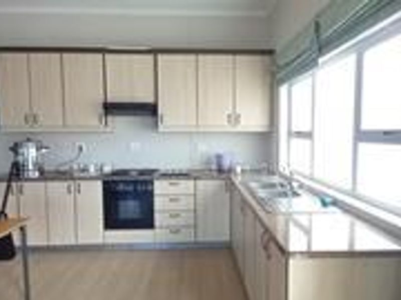 To Let per room/ per person (semi-furnished) - Photo 8