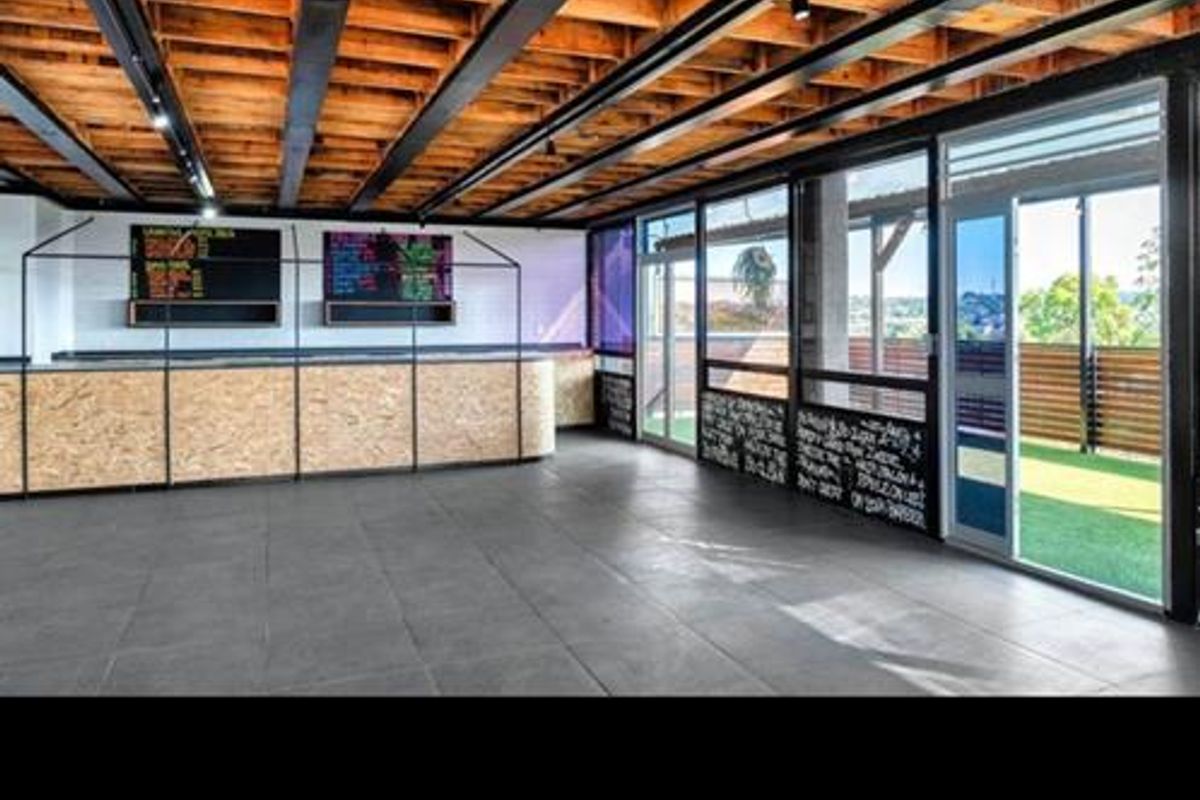 Prime Commercial Space Available on Prestigious Gleneagles Drive, Greenside - Photo 3