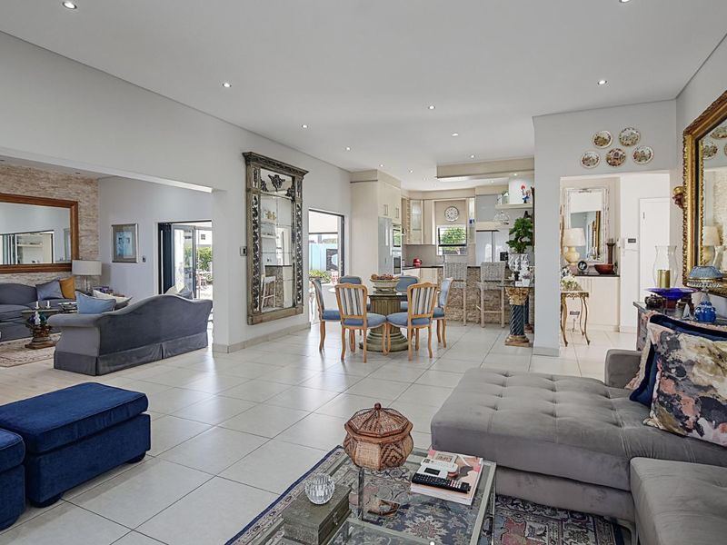 The Diamond in the Crown - Photo 6