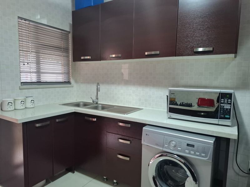 Live in the centre of it all- before it's all gone - Photo 4