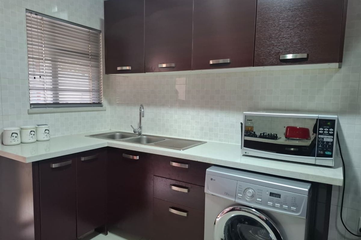 Live in the centre of it all- before it's all gone - Photo 4