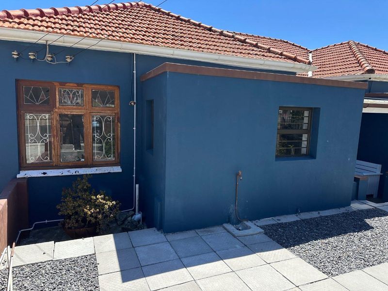 House + Flat - Photo 3