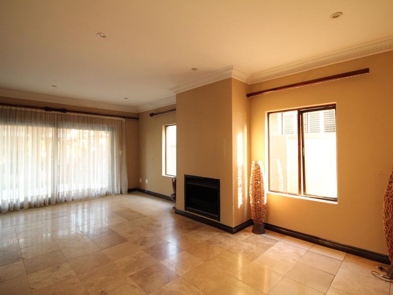 Elegant 4-Bedroom Tuscan Masterpiece For Sale in Blue Valley Golf Estate - Photo 10