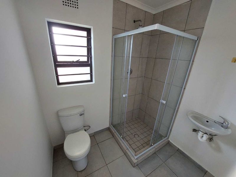 Bachelor Apartment for Rent in Malibu Village, Blue Downs - Photo 4