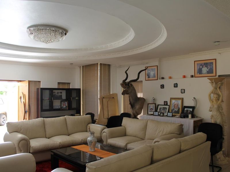 STUNNING MODERN DOUBLE-STOREY HOME FOR SALE IN CIMBEBASIA. - Photo 10