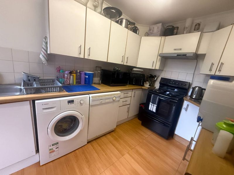 Charming 3-Bedroom Simplex in Sought-After Apple Tree Lane, Northwold - Photo 6