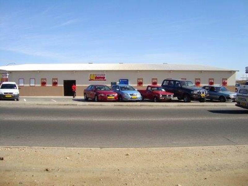 Small retail shop to let - Photo 2