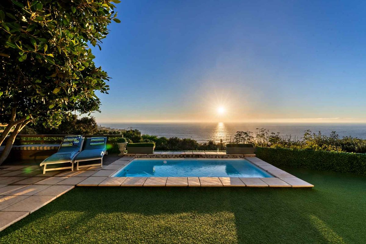 Ocean, Mountain, and Sunset Living at Its Best - Photo 4