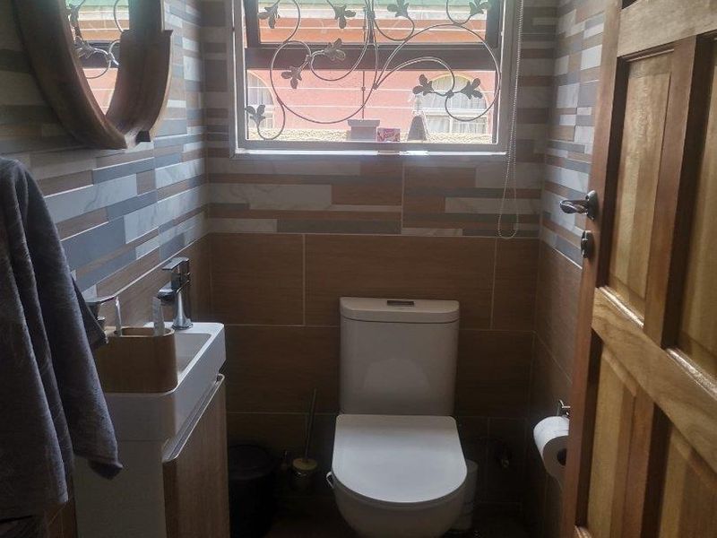 3 Bedroom House For Sale in Vanderbijlpark SE7 - Photo 5