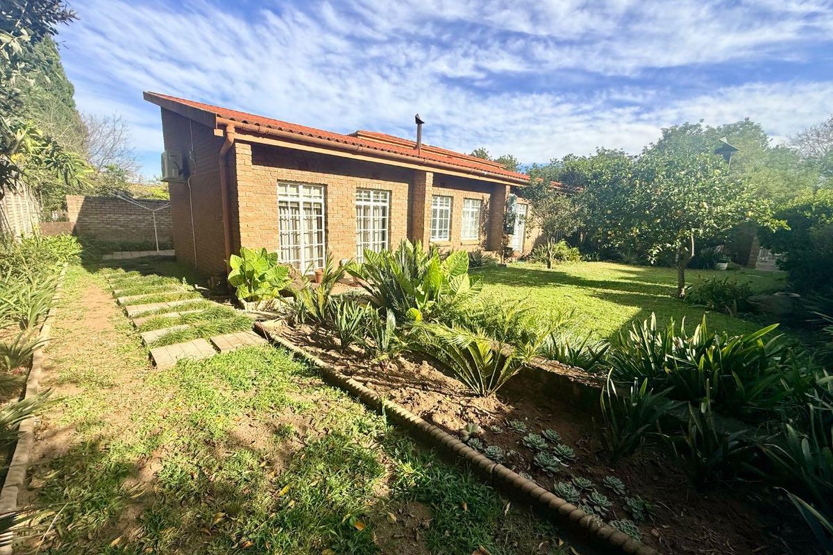 Beautiful 3 Bedroom Townhouse for sale in vryheid - Photo 4