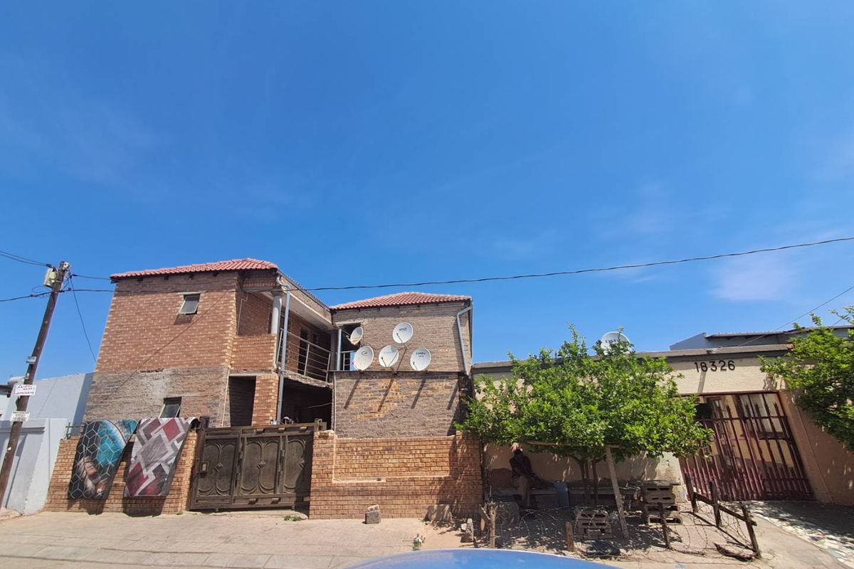 12 Room Investment Property In Ivory Park - Photo 4