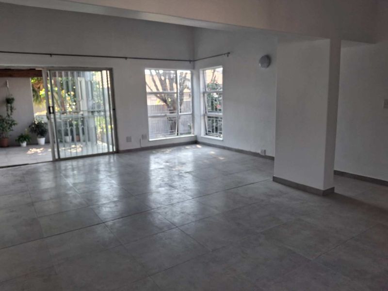 A GORGEOUS TWO BEDROOM RENOVATED SIMPLEX - Photo 10