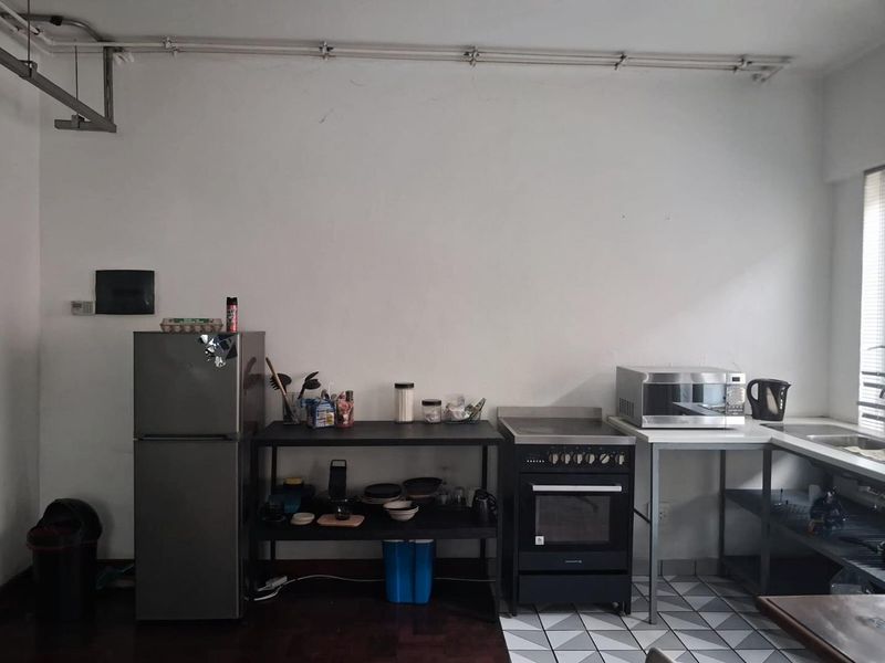 Massive Loft-Style Apartment in the Heart of Maboneng – Ideal Investment Opportunity - Photo 2