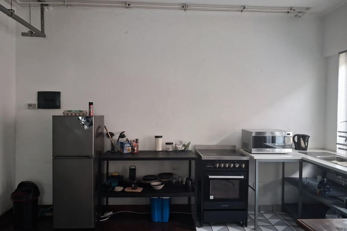 Massive Loft-Style Apartment in the Heart of Maboneng – Ideal Investment Opportunity - Photo 2