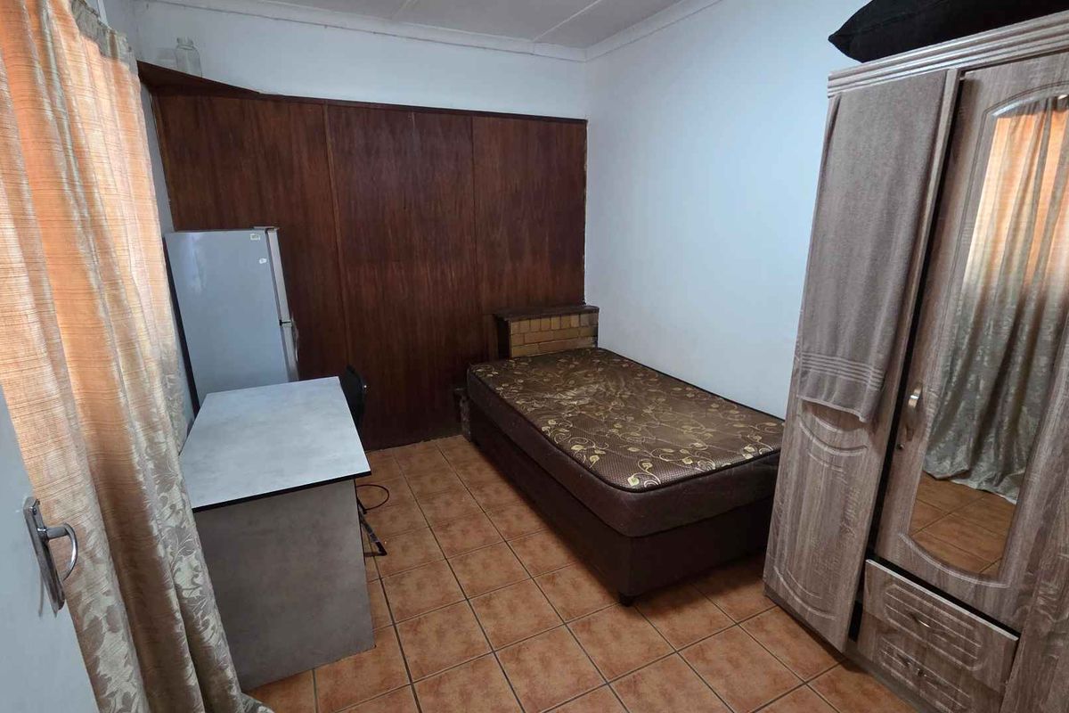 Prime Student Accommodation Investment with Immediate Returns - Photo 4