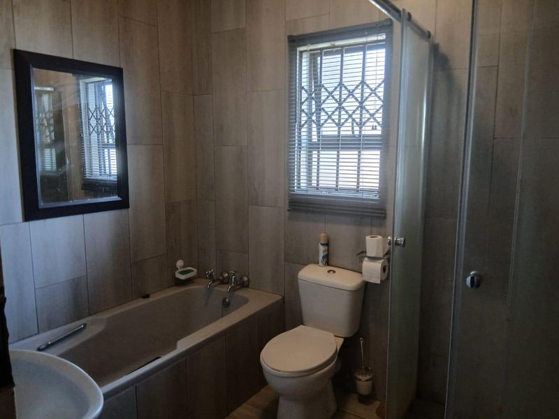 3 Bedroom House for Sale in Mountain View - Photo 5