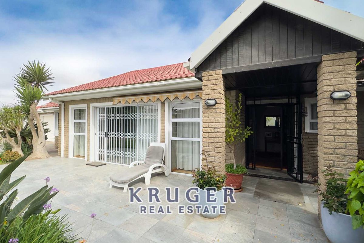 🌿 3-bedroom Family Home with flat for Sale in Ocean View! - Photo 5